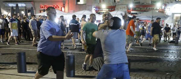 Rixa entre torcedores em Marselha - Sputnik Brasil