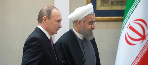 Presidente da Rússia com o seu homólogo iraniano Hassan Rouhani - Sputnik Brasil