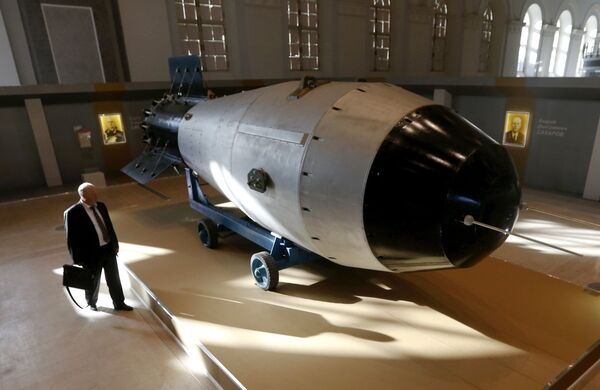 Shell, a réplica da maior bomba nuclear soviética detonada, a AN-602 (Tsar-Bomb), em exposição em Moscovo, Rússia, 31 de agosto de 2015 - Sputnik Brasil