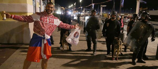 Fã russo em Marselha - Sputnik Brasil