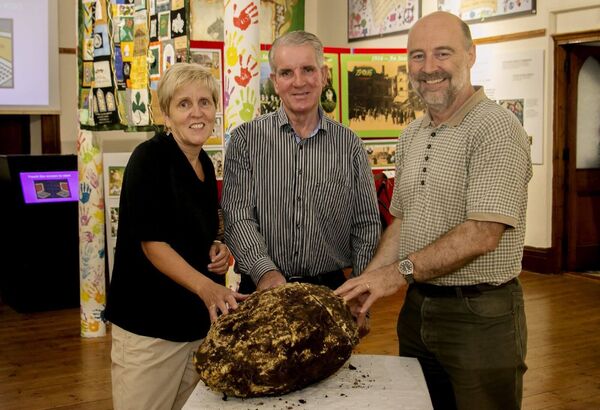 Um pedaço de manteiga de 10 kg, que provavelmente já terá dois mil anos - Sputnik Brasil