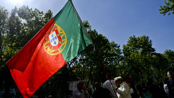 A bandeira de Portugal durante manifestações de 25 de abril, 2016 - Sputnik Brasil