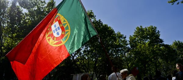 A bandeira de Portugal durante manifestações de 25 de abril, 2016 - Sputnik Brasil