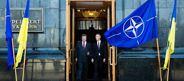 Reunião do presidente da Ucrânia Poroshenko com o Secretário Geral da OTAN Stoltenberg Reunião do presidente da Ucrânia Poroshenko com o Secretário Geral da OTAN Stoltenberg - Sputnik Brasil