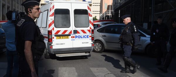 Polícia francesa em Lila - Sputnik Brasil