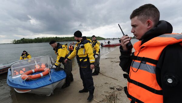 Russian EMERCOM rescue workers. File photo - Sputnik Brasil