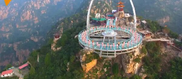 Quase 150 ousados e ousadas fazem yoga perto de Pequim - Sputnik Brasil