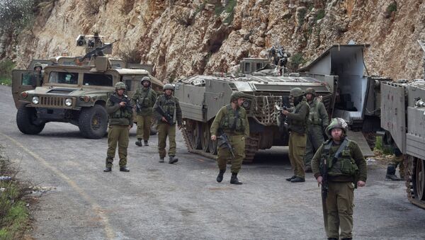 Soldados israelenses patrulhando na fronteira do país - Sputnik Brasil