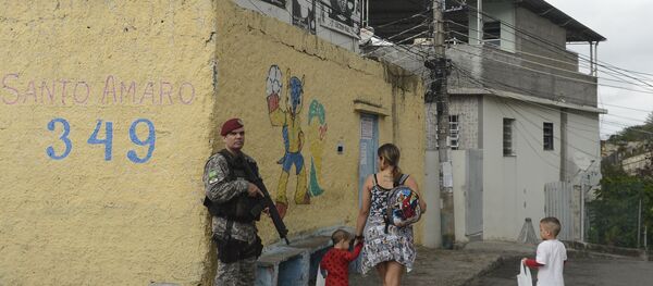 Polícia Militar faz operação em comunidades do Rio e da Baixada Fluminense para encontrar o criminoso Nicolas Labre Pereira de Jesus, conhecido como Fat Family, que foi resgatado por um grupo de traficantes do Hospital Municipal Souza Aguiar. - Sputnik Brasil