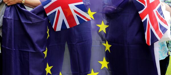 Bandeiras da Grã-Bretanha e da União Europeia - Sputnik Brasil