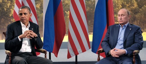 Presidente russo Vladimir Putin e presidente dos EUA Barack Obama em um encontro na cúpula do G8, em 17 de junho, 2013 - Sputnik Brasil