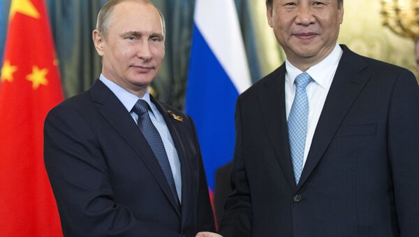 Presidente russo Vladimir Putin e o presidente chinês Xi Jinping durante o encontro bilateral em Kremlin, Moscou (foto de arquivo) - Sputnik Brasil
