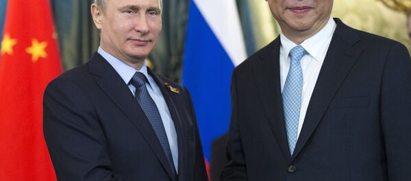 Presidente russo Vladimir Putin e o presidente chinês Xi Jinping durante o encontro bilateral em Kremlin, Moscou, Rússia, maio de 2015 Presidente russo Vladimir Putin e o presidente chinês Xi Jinping durante o encontro bilateral em Kremlin, Moscou, Rússia, maio de 2015 - Sputnik Brasil