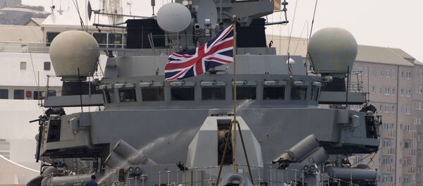 O navio britânico HMS Westminster se desloca pelo porto de Gibraltar em 19 de agosto de 2013, na véspera de umas manobras navais anunciadas naquela época pelo governo britânico - Sputnik Brasil