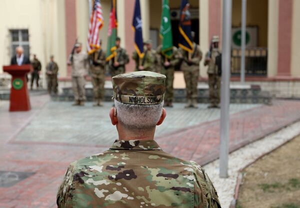 Em 2 de março de 2016, o general do exército dos EUA John W. Nicholson assistiu à cerimônia de inauguração do novo comando da missão Resolute Support em Cabul - Sputnik Brasil