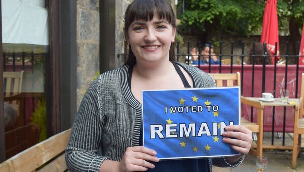 I vote Remain because I'm more in favor of love, peace and harmony than just splitting things up and not being very nice. Simple! - a voter in Edinburgh, Scotland. - Sputnik Brasil