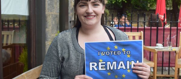 I vote Remain because I'm more in favor of love, peace and harmony than just splitting things up and not being very nice. Simple! - a voter in Edinburgh, Scotland. - Sputnik Brasil
