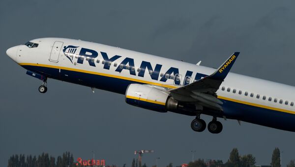 An 737 Boeing plane of the Ryanair company takes off, on October 11, 2014 at the Lille-Lesquin airport, northern France. - Sputnik Brasil