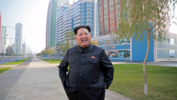 KCNA picture of North Korean leader Kim Jong Un inspecting the completed Mirae Scientists Street - Sputnik Brasil