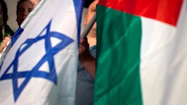 Israel and Palestine flags - Sputnik Brasil