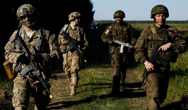 EUA e Polônia anunciam grande acordo de cooperação militar EUA e Polônia anunciam grande acordo de cooperação militar - Sputnik Brasil