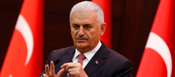 Em 27 de junho de 2016, o primeiro-ministro da Turquia, Binali Yildirim (na foto) se dirigiu à imprensa em Ancara falando, entre outras coisas, de Alparslan Celik, acusado de ter matado o piloto russo Oleg Peshkov no final de 2015 - Sputnik Brasil