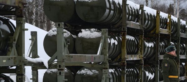 Misseis de DAM S-400 Triumf - Sputnik Brasil