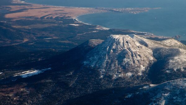 Vulcão na ilha de Kunashir - Sputnik Brasil