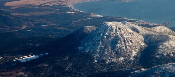 Vulcão na ilha de Kunashir - Sputnik Brasil