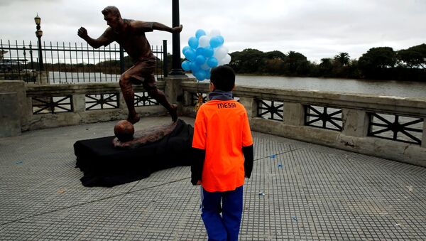 Estátua de homenagem a Messi inaugurada em Buenos Aires - Sputnik Brasil