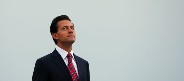 Mexico's President Enrique Pena Nieto looks on at the Citadelle in Quebec City Mexico's President Enrique Pena Nieto looks on at the Citadelle in Quebec City - Sputnik Brasil