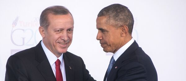 Presidente turco Recep Tayyip Erdogan e o presidente norte-americano Barack Obama durante a cúpula do G20 em Antália, Turquia, novembro de 2015 - Sputnik Brasil