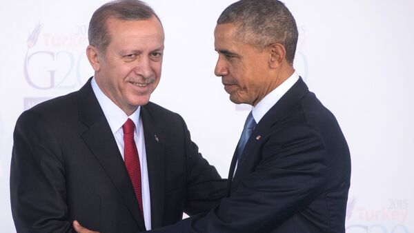 Presidente turco Recep Tayyip Erdogan e o presidente norte-americano Barack Obama durante a cúpula do G20 em Antália, Turquia, novembro de 2015 - Sputnik Brasil