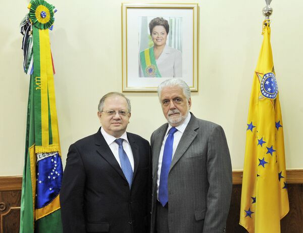 O embaixador da Rússia no Brasil Sergei Akopov e o então ministro da Defesa do Brasil Jaques Wagner. 10 de fevereiro, 2016 - Sputnik Brasil