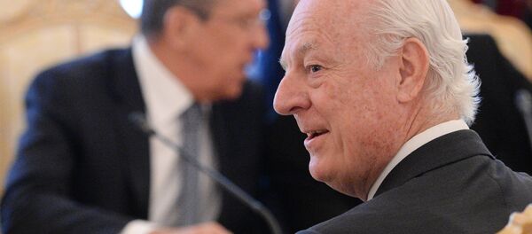 Staffan de Mistura durante um encontro com o ministro das Relações Exteriores russo, Sergei Lavrov (foto de arquivo) - Sputnik Brasil