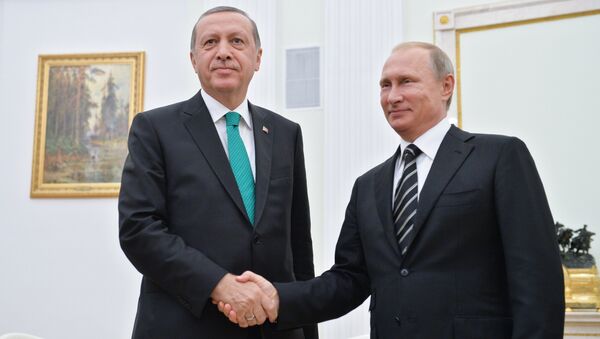 Presidente turco Recep Tayyip Erdogan e o presidente russo Vladimir Putin durante o encontro bilateral em Kremlin, Moscou, Rússia, setembro de 2015 - Sputnik Brasil
