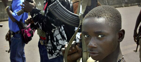 Um grupo de soldados do exército liberiano guardam a ponte de São Paulo em Monrovia, capital da Libéria, em 29 de junho de 2003, pouco antes do fim da guerra civil - Sputnik Brasil