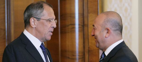O ministro das Relações Exteriores da Rússia Sergei Lavrov e o seu homólogo turco Mevlut Cavusoglu - Sputnik Brasil