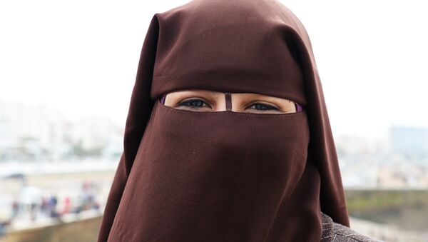 Uma mulher vestindo niqab em Casablanca, Marrocos (foto de arquivo) - Sputnik Brasil