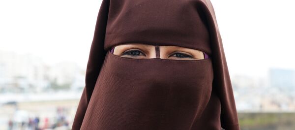 Uma mulher vestindo niqab em Casablanca, Marrocos (foto de arquivo) - Sputnik Brasil