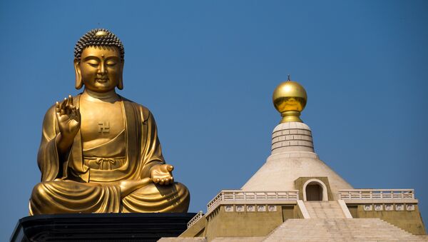Esta foto de arquivo mostra uma estátua de Buda no mosteiro de Fo Guang Sang, em Gaoxiong, em Taiwan - Sputnik Brasil
