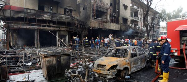 Local de explosão de carro-bomba, em Karrada, Bagdá, Iraque (Arquivo) Local de explosão de carro-bomba, em Karrada, Bagdá, Iraque (Arquivo) - Sputnik Brasil