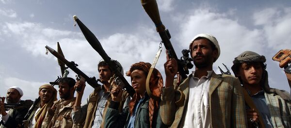 Militantes armados leais aos rebeldes houthis, Sanaa, Iêmen, 20 de junho de 2016 - Sputnik Brasil