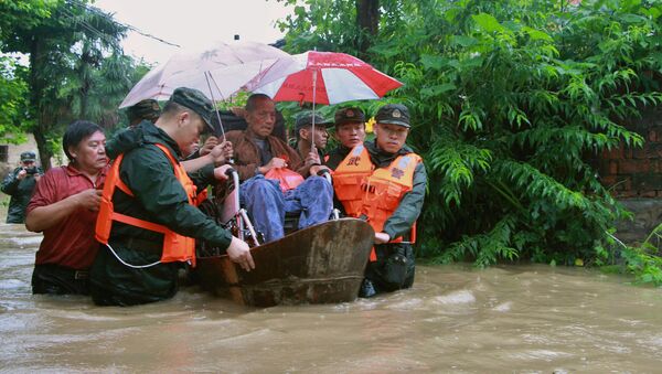 Chuva torrencial na China - Sputnik Brasil