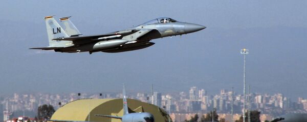 Caça norte-americana F-15 decola da base aérea de Incirlik, Turquia, dezembro de 2015 (foto de arquivo) - Sputnik Brasil