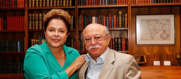 Roberto Amaral em encontro com a presidenta afastada Dilma Rousseff em 2014 Roberto Amaral em encontro com a presidenta afastada Dilma Rousseff em 2014 - Sputnik Brasil