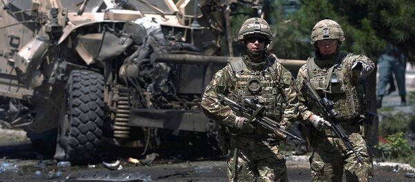 Soldados da OTAN após atentado com carro-bomba no Afeganistão Soldados da OTAN após atentado com carro-bomba no Afeganistão - Sputnik Brasil