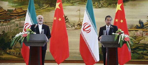 Ministro das Relações Exteriores chinês Wang Yi e o seu homólogo iraniano, Mohammad Javad Zarif - Sputnik Brasil