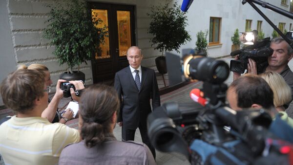 Presidente russo Vladimir Putin fala aos jornalistas na sua residência em Sochi, Rússia (foto de arquivo) - Sputnik Brasil