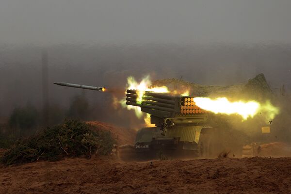 Lançador múltiplo de foguetes russo BM-21 Grad Lançador múltiplo de foguetes russo BM-21 Grad - Sputnik Brasil